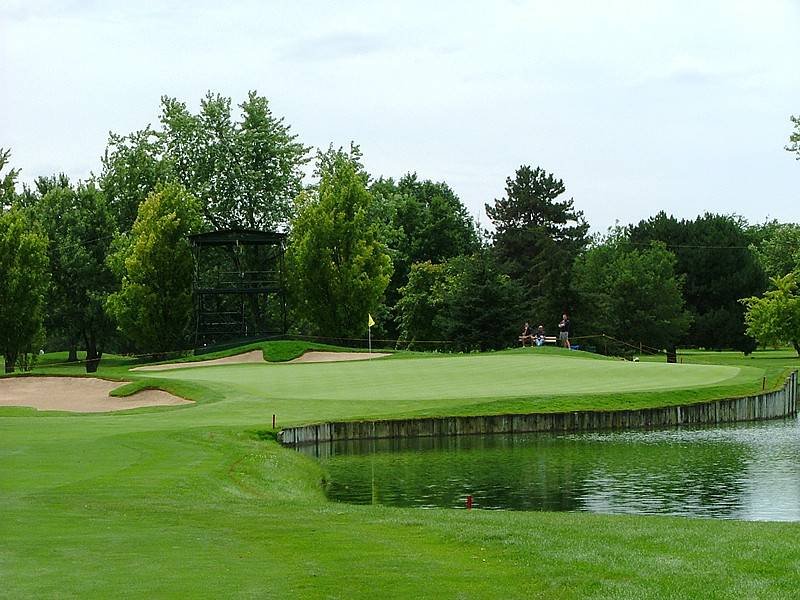 Warwick Hills 13th green entry view