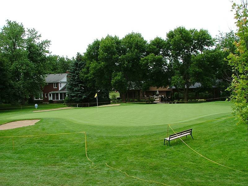 Warwick Hills 15th green-side view