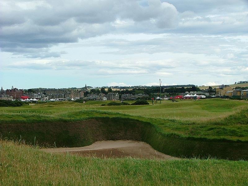 Old Course at St Andrews hole 14 Hell Bunker